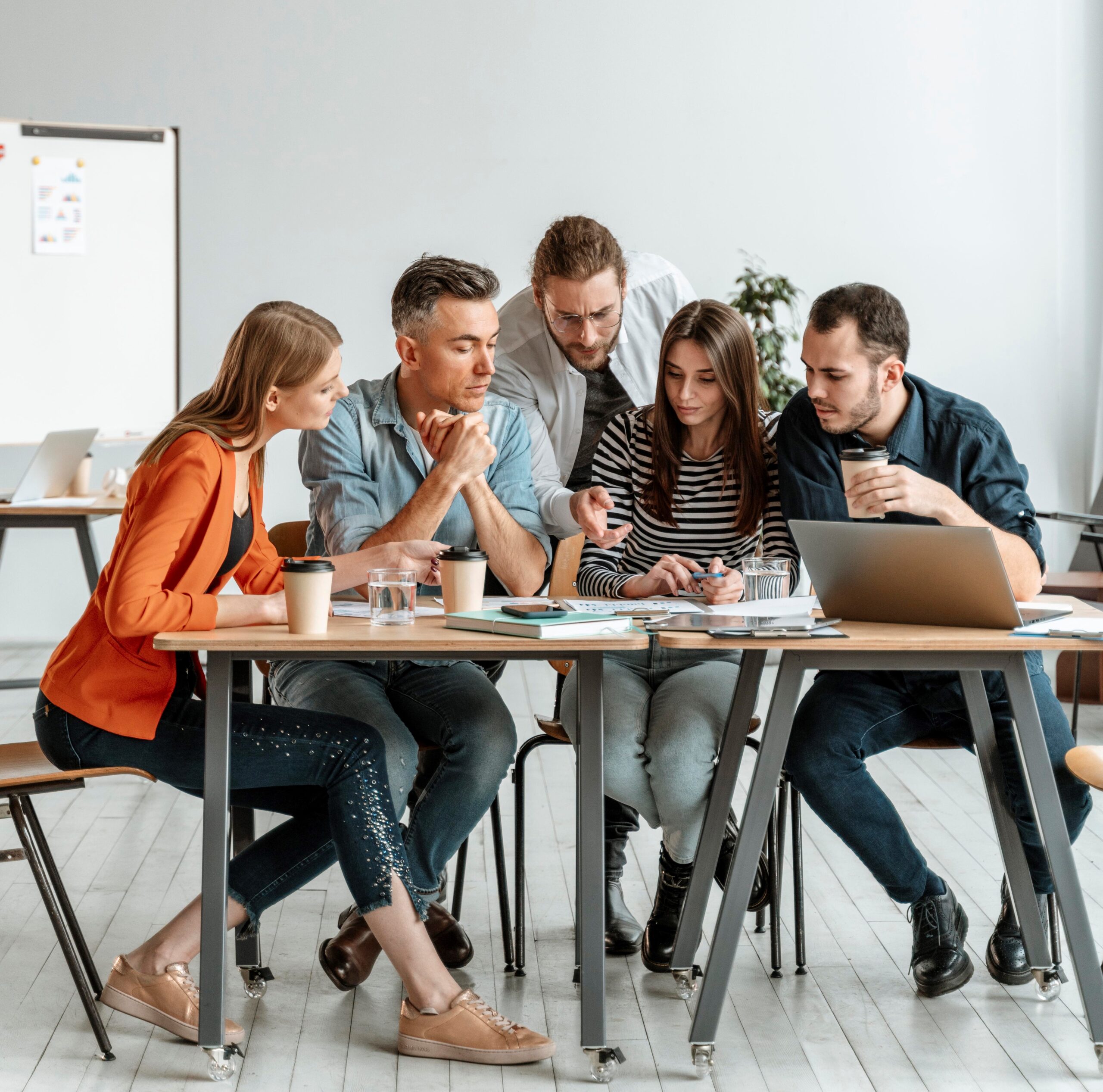 businesspeople-meeting-office-working